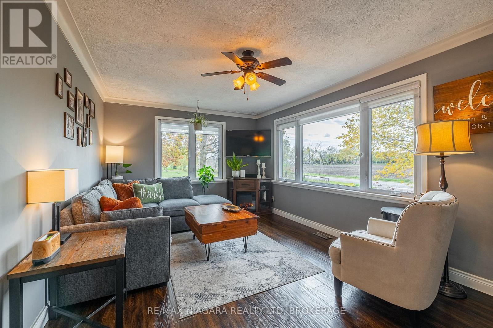 22009 Side Road 20, Wainfleet (Marshville/Winger), ON - Indoor Photo Showing Living Room