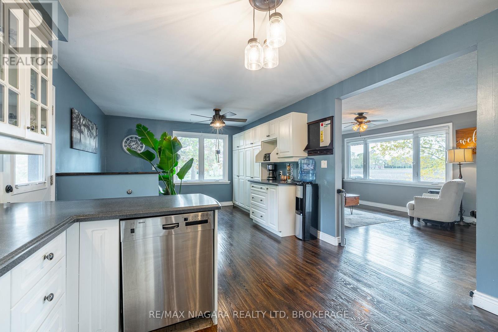 22009 Side Road 20, Wainfleet (Marshville/Winger), ON - Indoor Photo Showing Kitchen