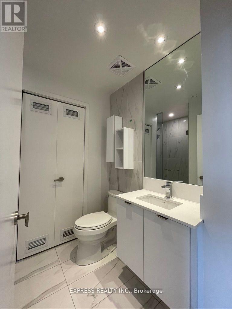 1813 - 195 Redpath Avenue, Toronto, ON - Indoor Photo Showing Bathroom
