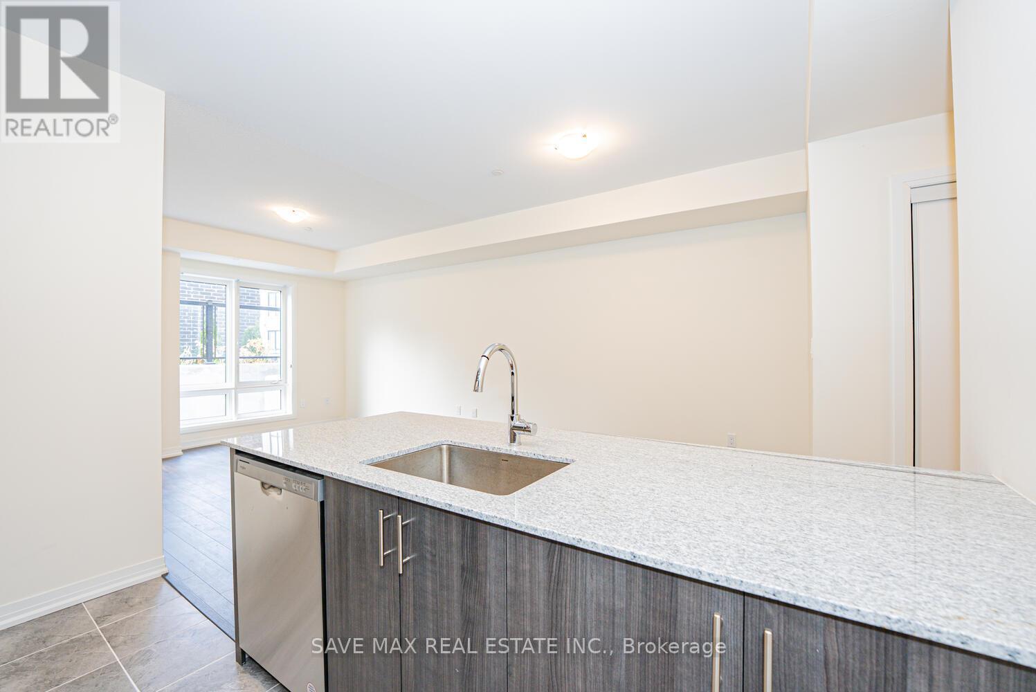 5 - 30 Liben Way, Toronto, ON - Indoor Photo Showing Kitchen