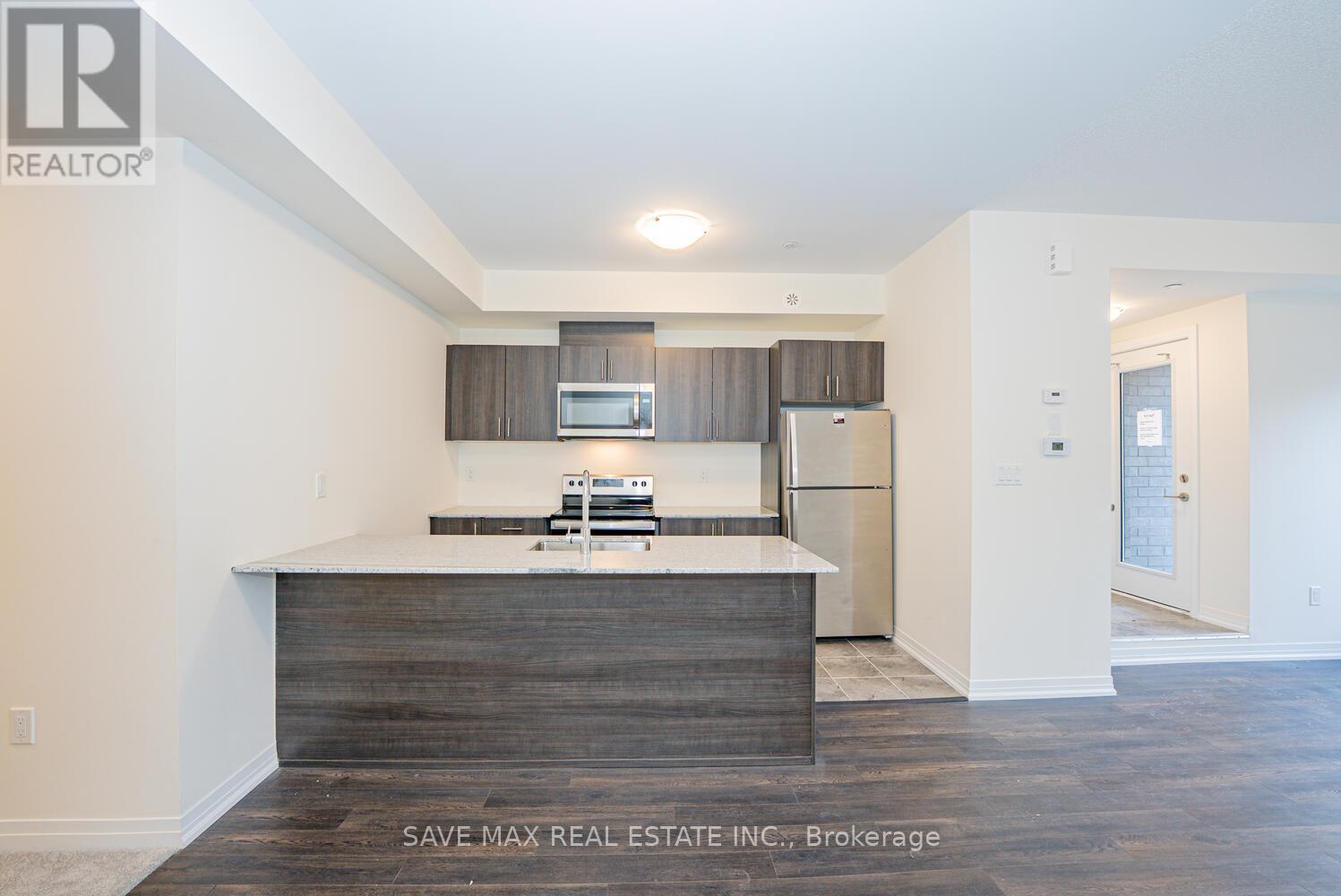 5 - 30 Liben Way, Toronto, ON - Indoor Photo Showing Kitchen