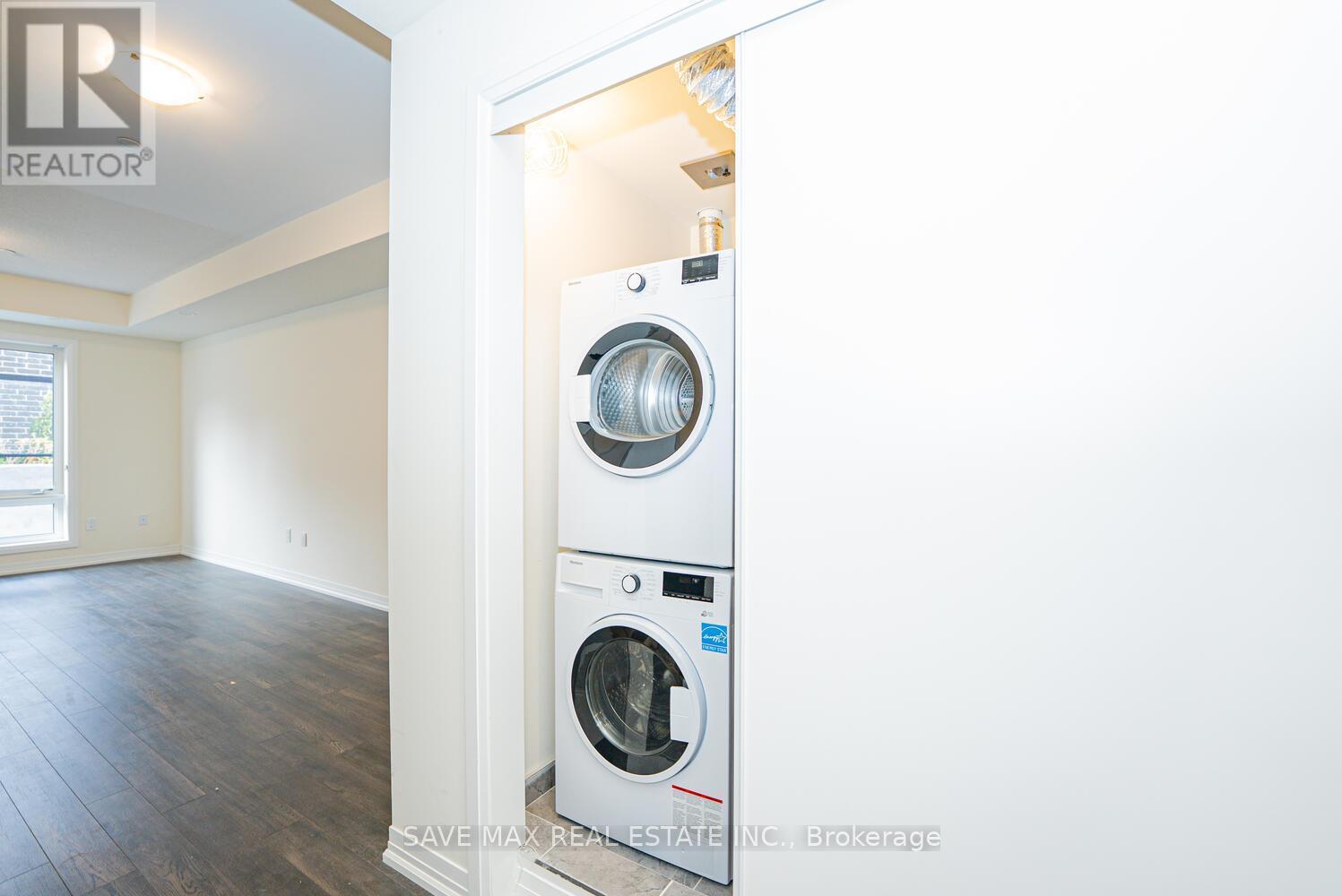 5 - 30 Liben Way, Toronto, ON - Indoor Photo Showing Laundry Room