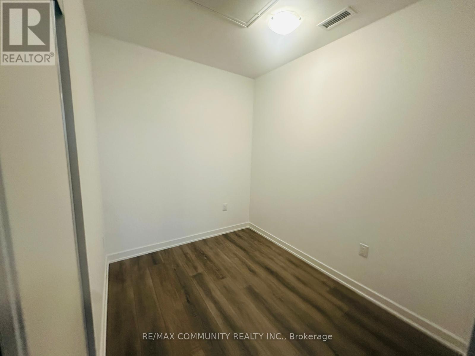 328 - 7439 Kingston Road, Toronto, ON - Indoor Photo Showing Other Room