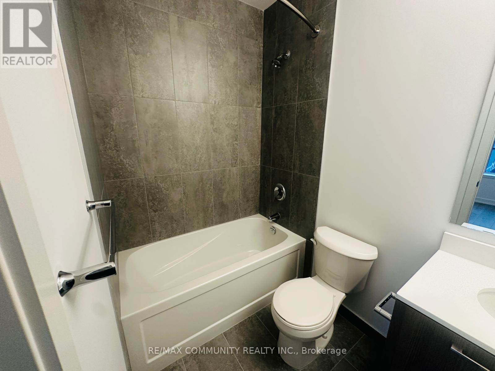 328 - 7439 Kingston Road, Toronto, ON - Indoor Photo Showing Bathroom