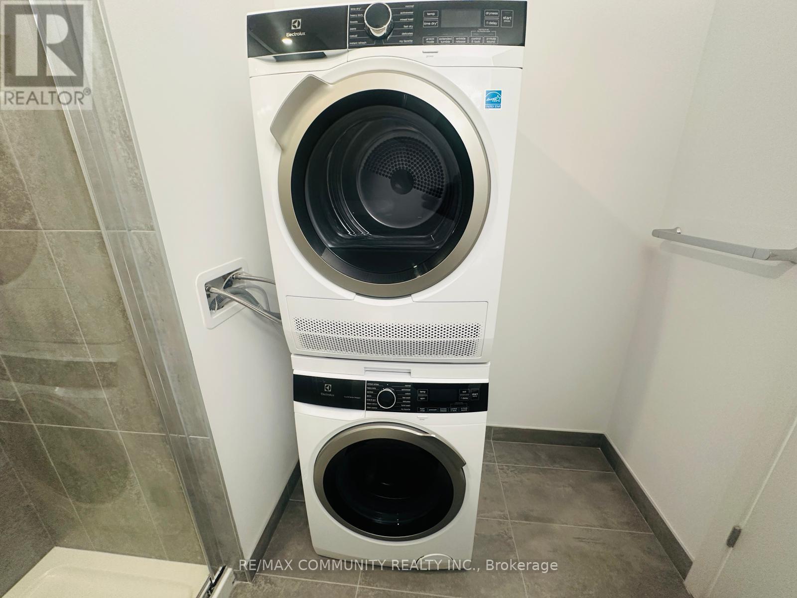 328 - 7439 Kingston Road, Toronto, ON - Indoor Photo Showing Laundry Room