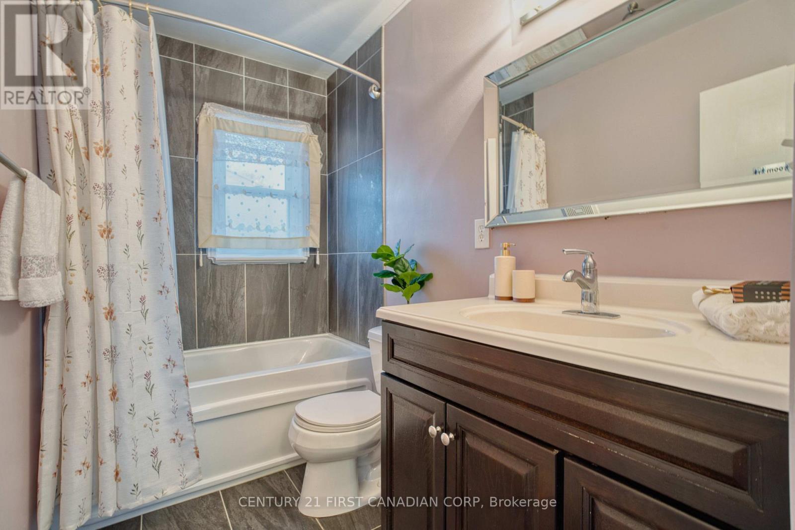 756 Cheapside Street, London East (East C), ON - Indoor Photo Showing Bathroom