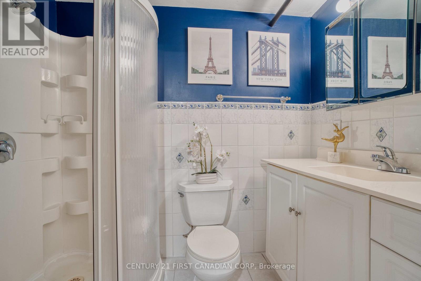 756 Cheapside Street, London East (East C), ON - Indoor Photo Showing Bathroom