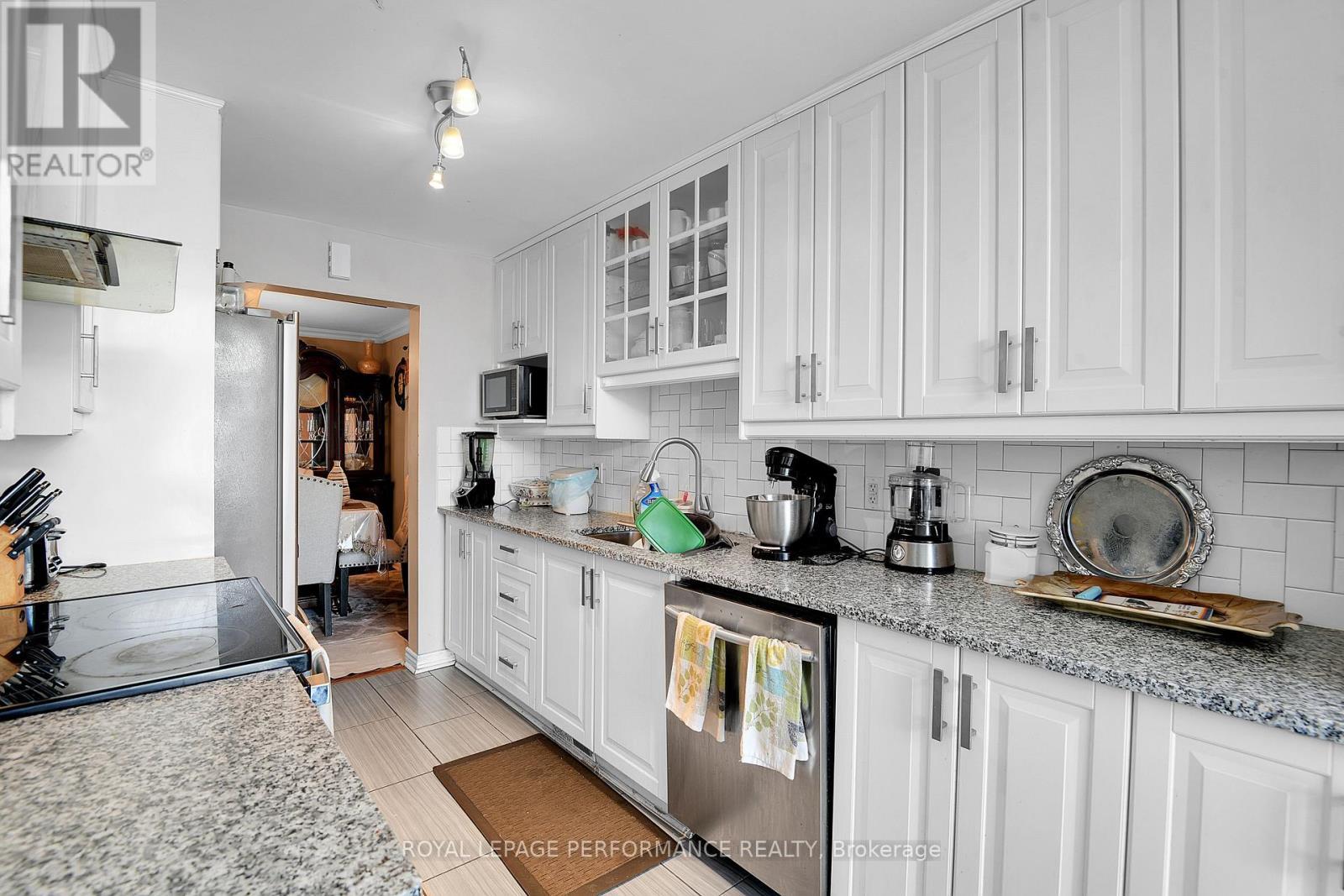 622 Louis Toscano Drive, Ottawa, ON - Indoor Photo Showing Kitchen With Upgraded Kitchen