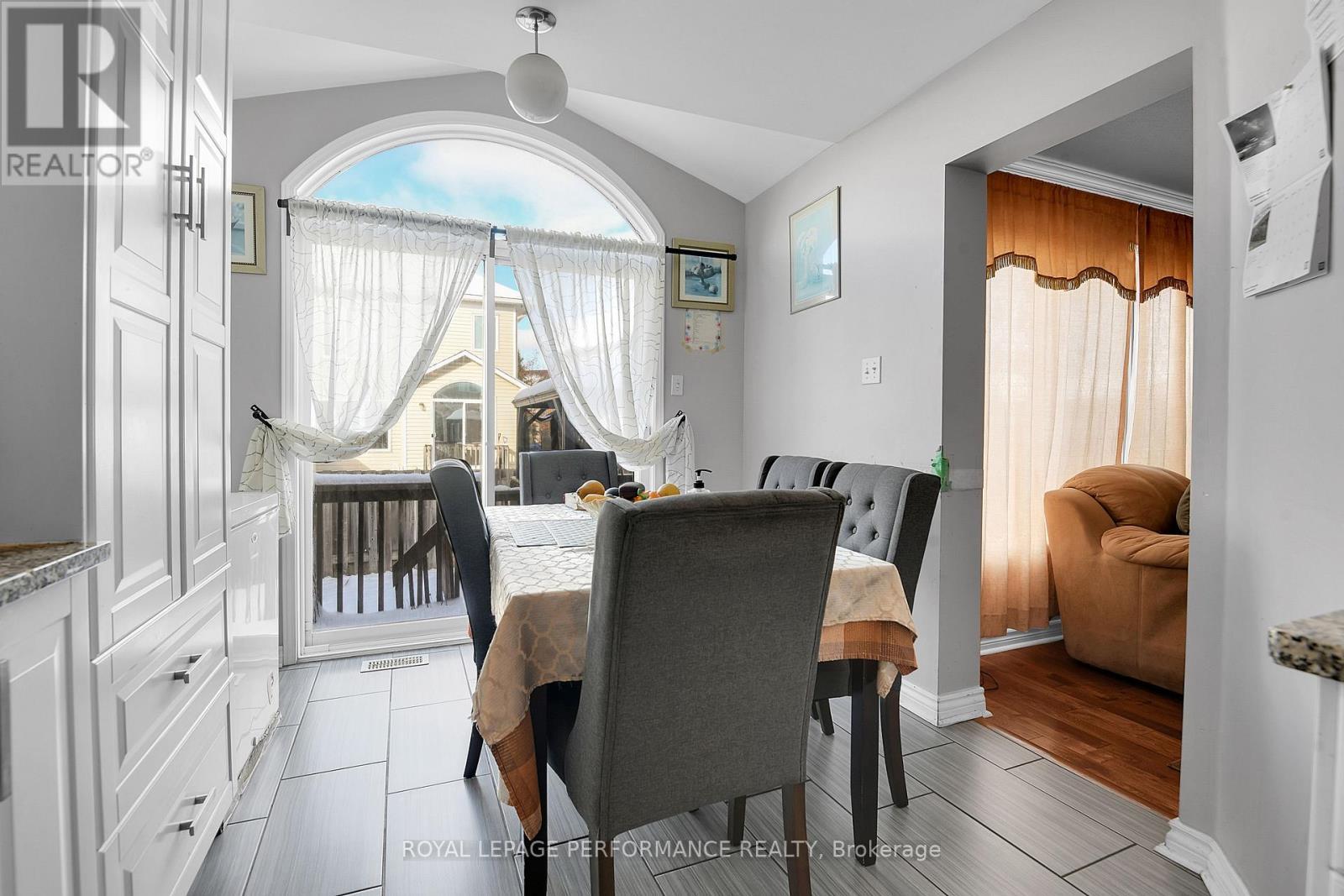 622 Louis Toscano Drive, Ottawa, ON - Indoor Photo Showing Dining Room