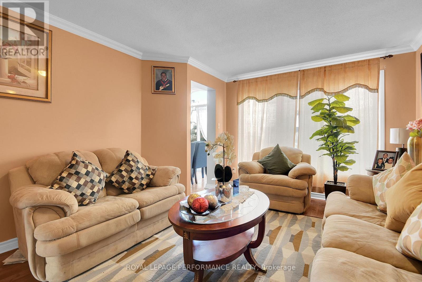 622 Louis Toscano Drive, Ottawa, ON - Indoor Photo Showing Living Room