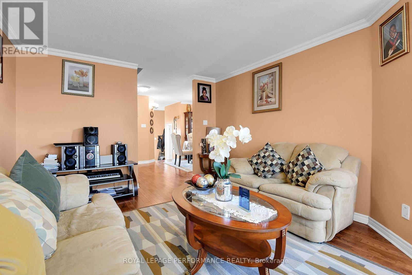 622 Louis Toscano Drive, Ottawa, ON - Indoor Photo Showing Living Room