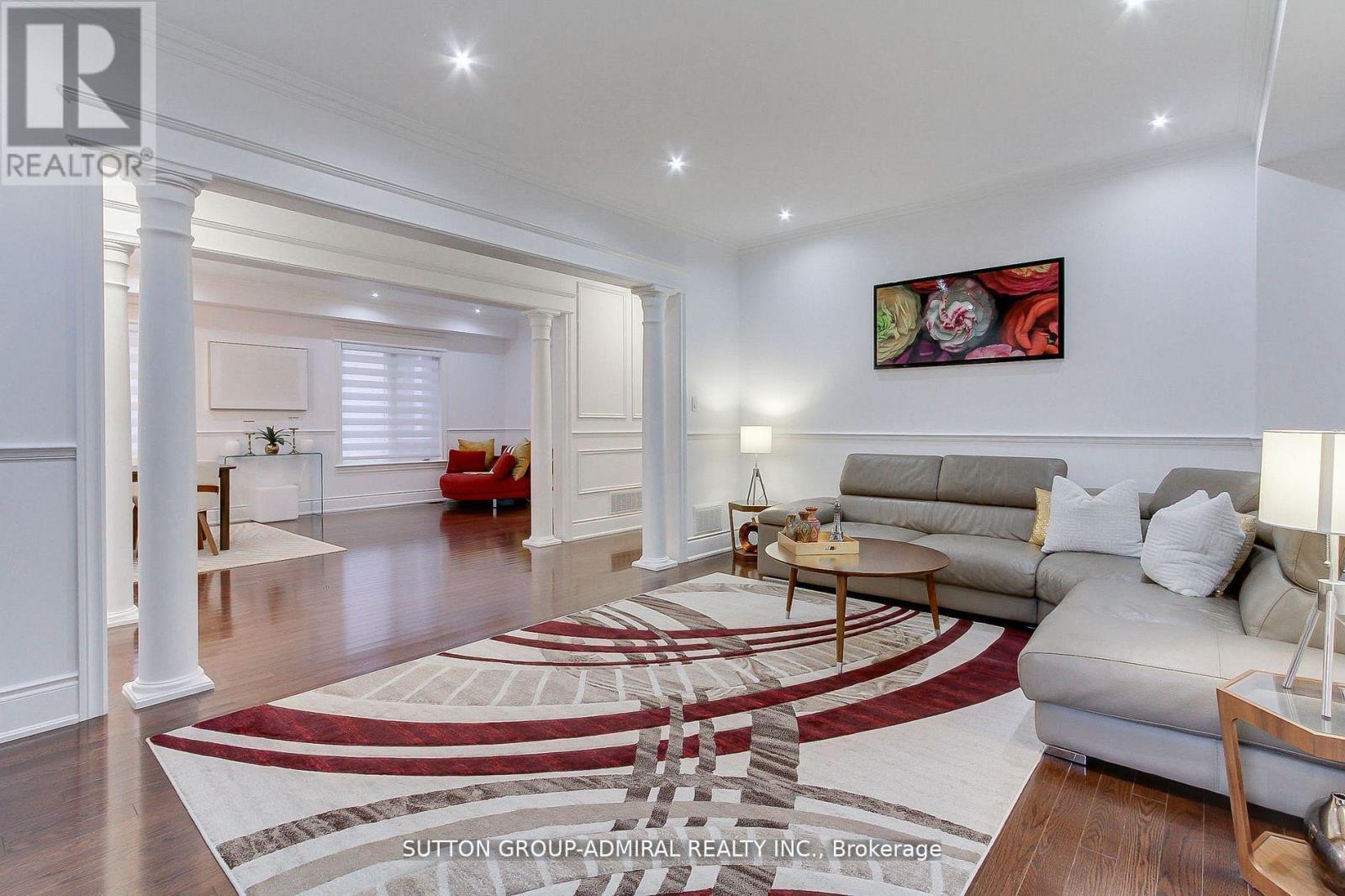 8 Aegis Drive, Vaughan, ON - Indoor Photo Showing Living Room