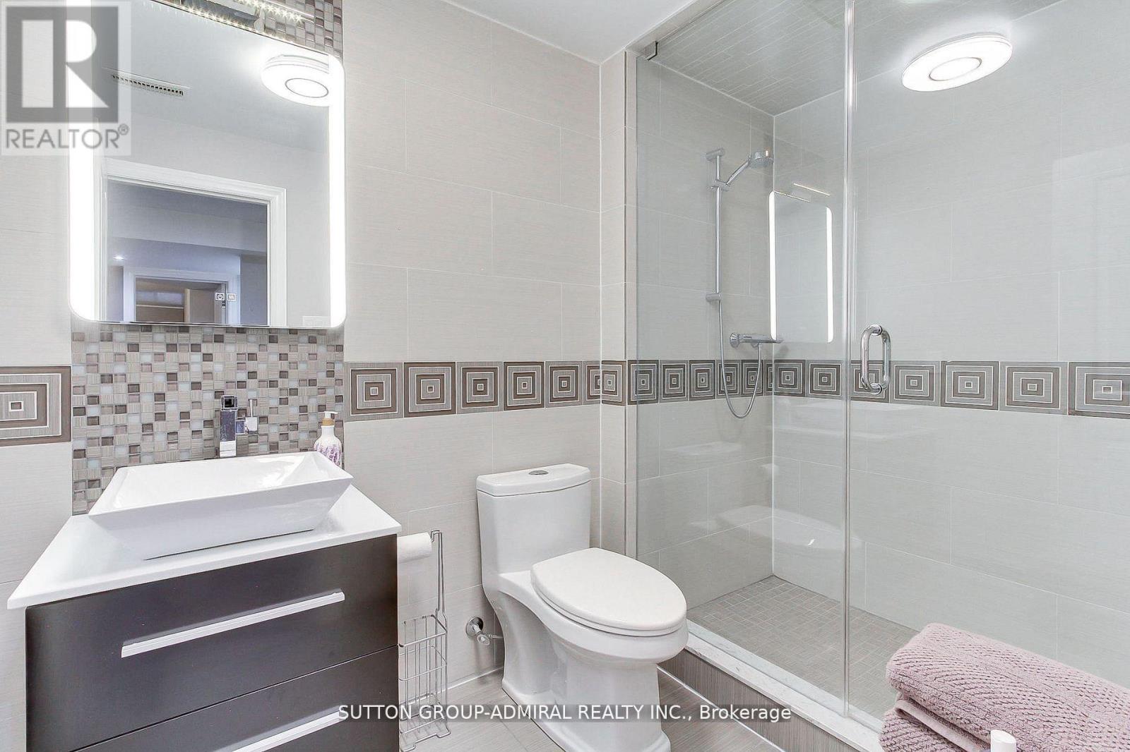 8 Aegis Drive, Vaughan, ON - Indoor Photo Showing Bathroom