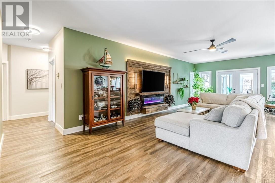 2717 Ckso Road, Sudbury, ON - Indoor Photo Showing Living Room