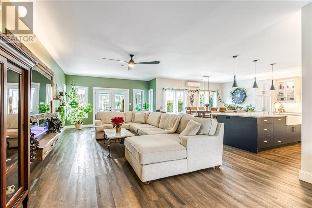 2717 Ckso Road, Sudbury, ON - Indoor Photo Showing Living Room