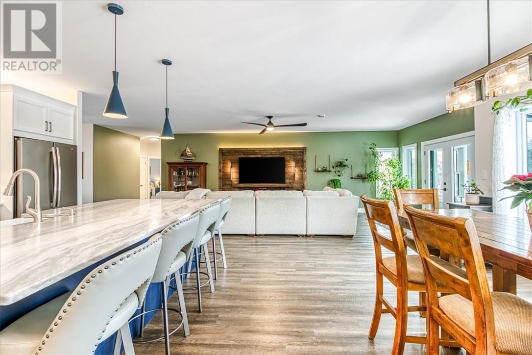 2717 Ckso Road, Sudbury, ON - Indoor Photo Showing Dining Room
