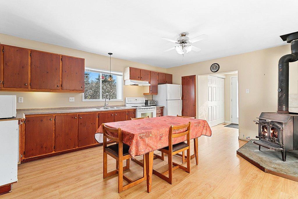 Salle à manger - 78 Route 301, Alleyn-Et-Cawood, QC - Indoor Photo Showing Kitchen With Double Sink