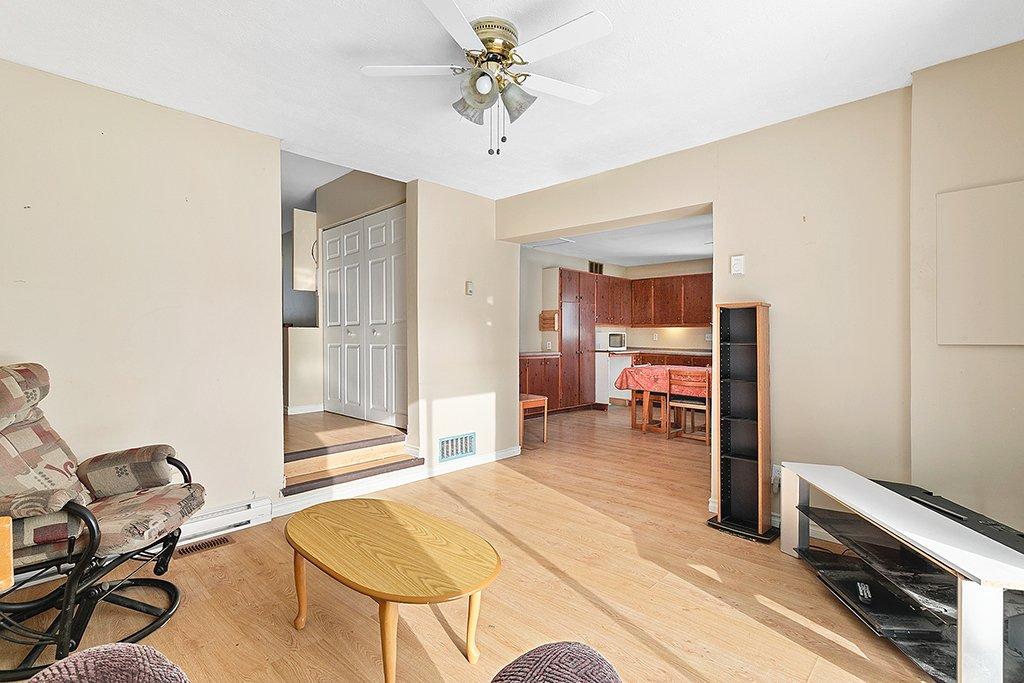 Salon - 78 Route 301, Alleyn-Et-Cawood, QC - Indoor Photo Showing Living Room