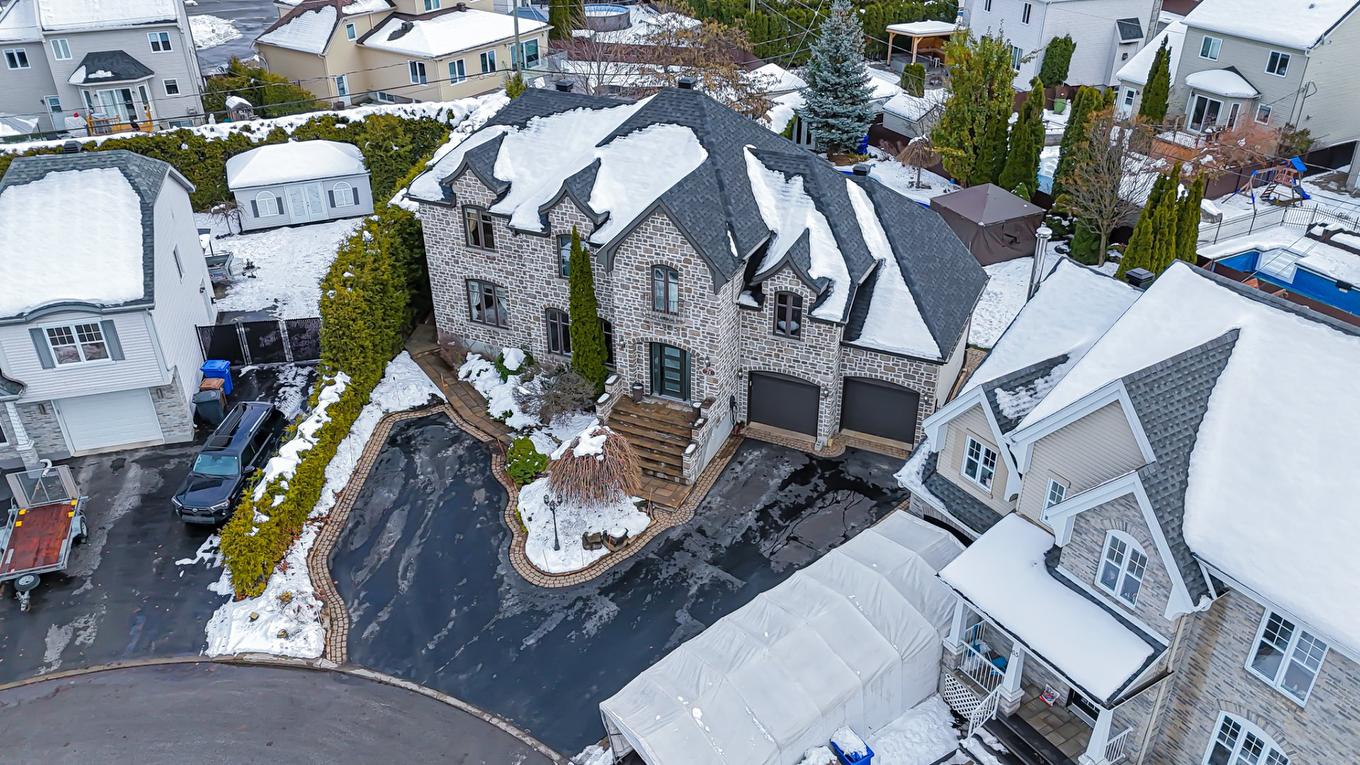 Aerial photo - 71 - 73 Place Bourdages, Terrebonne (Terrebonne), QC - Outdoor