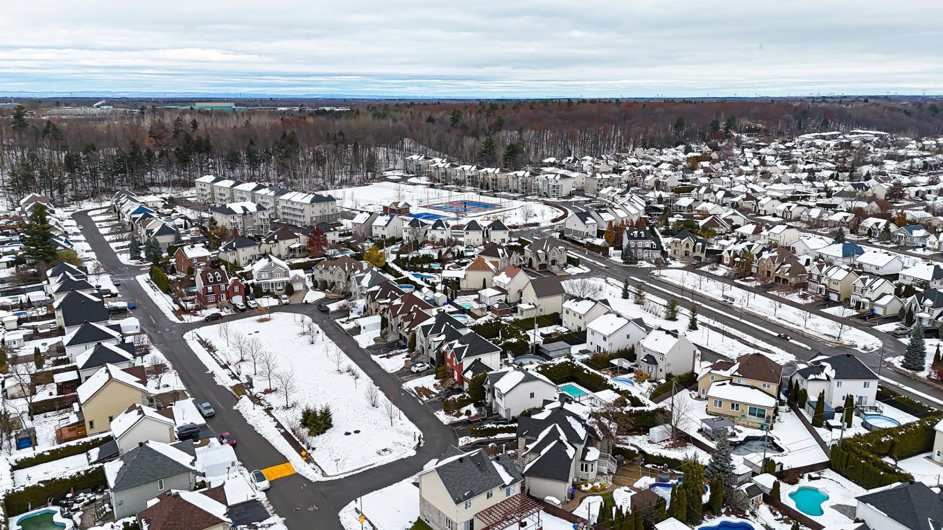 Aerial photo - 71 - 73 Place Bourdages, Terrebonne (Terrebonne), QC - Outdoor With View