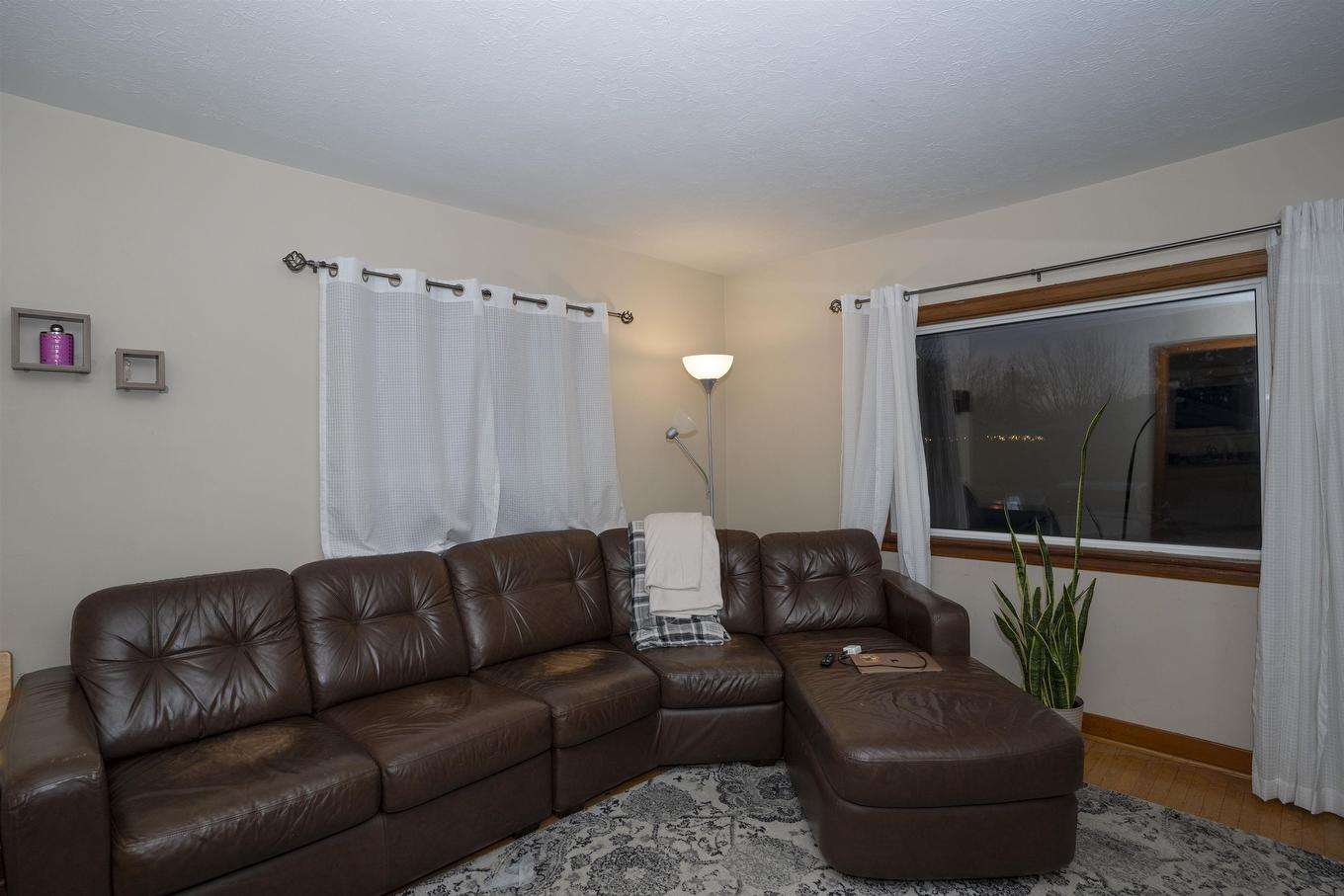 263 Empress Avenue S, Thunder Bay, ON - Indoor Photo Showing Living Room