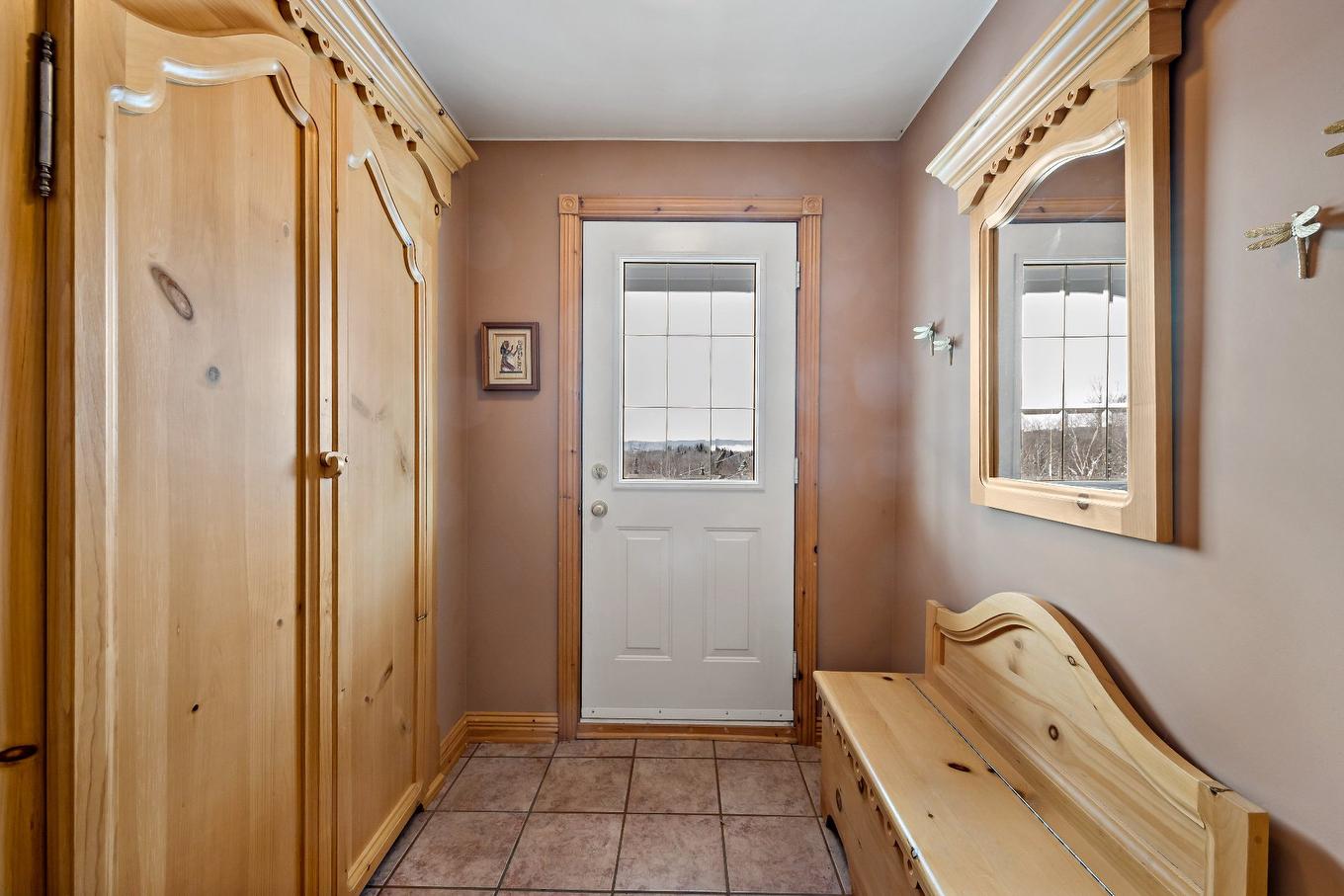 Hall d'entrée/Vestibule - 2602 Ch. Brunet, Sainte-Agathe-Des-Monts, QC - Indoor Photo Showing Other Room