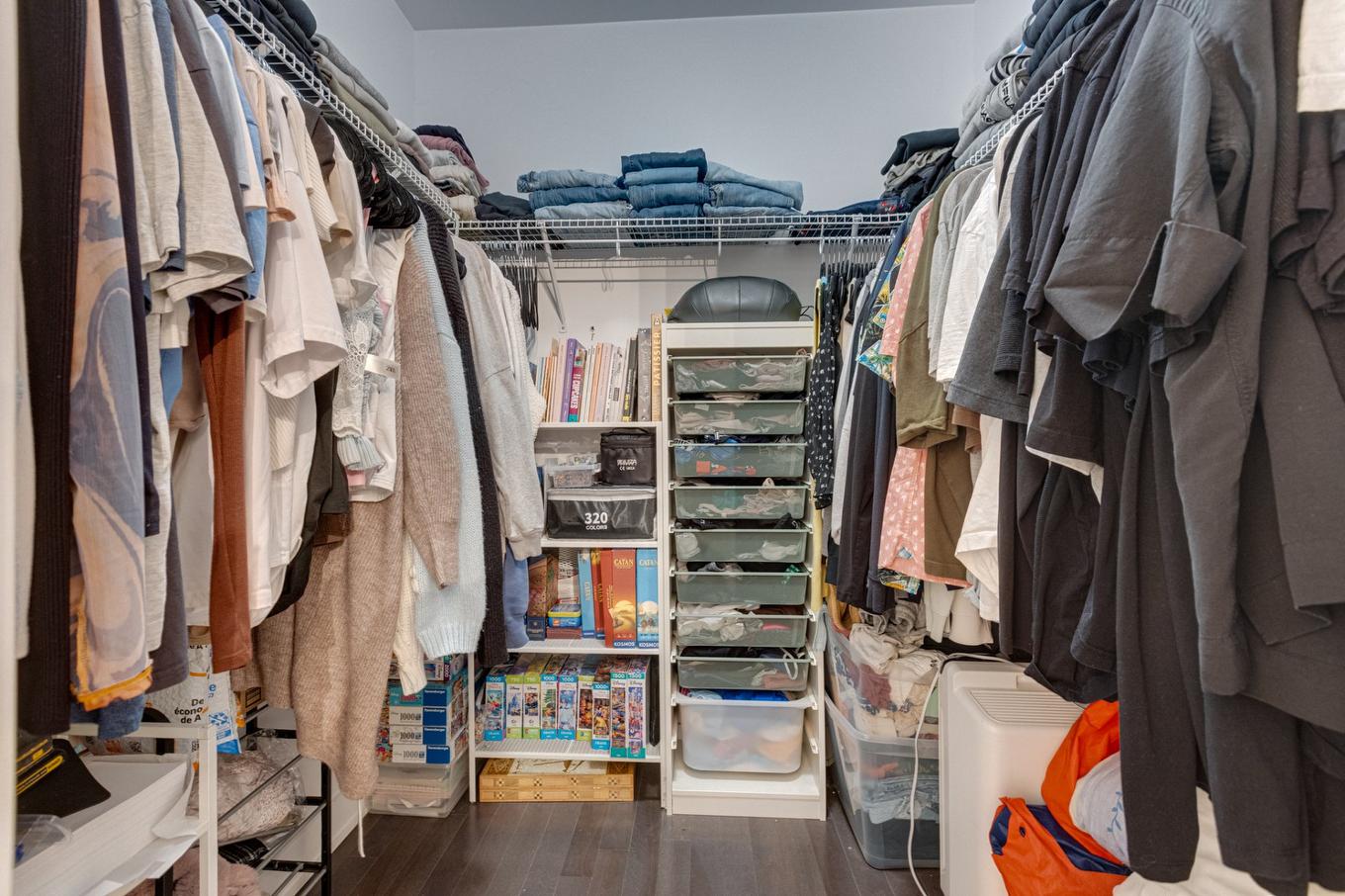 Walk-in closet - 3964 Rue Monselet, Montréal (Montréal-Nord), QC - Indoor With Storage