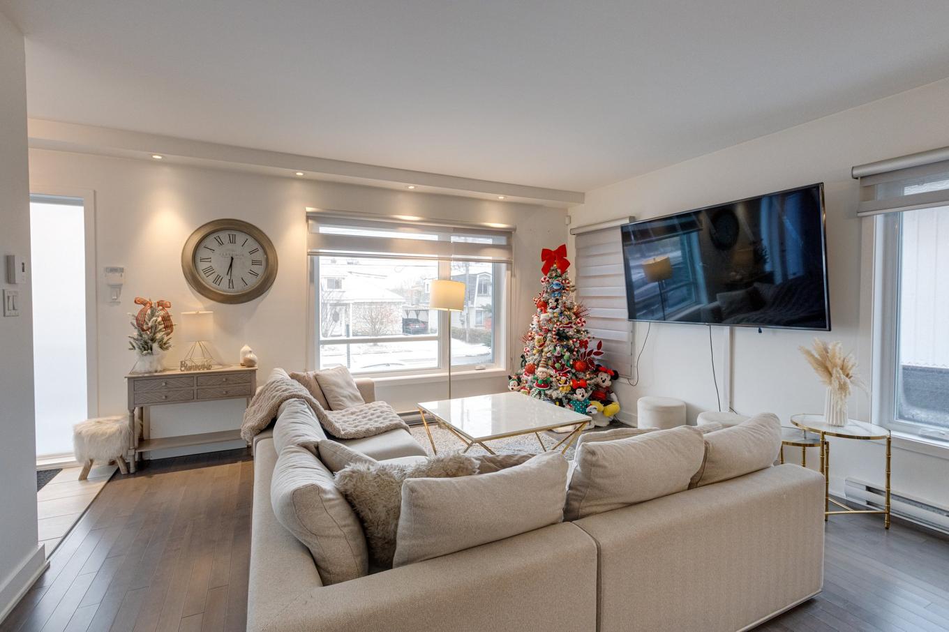 Living room - 3964 Rue Monselet, Montréal (Montréal-Nord), QC - Indoor Photo Showing Living Room