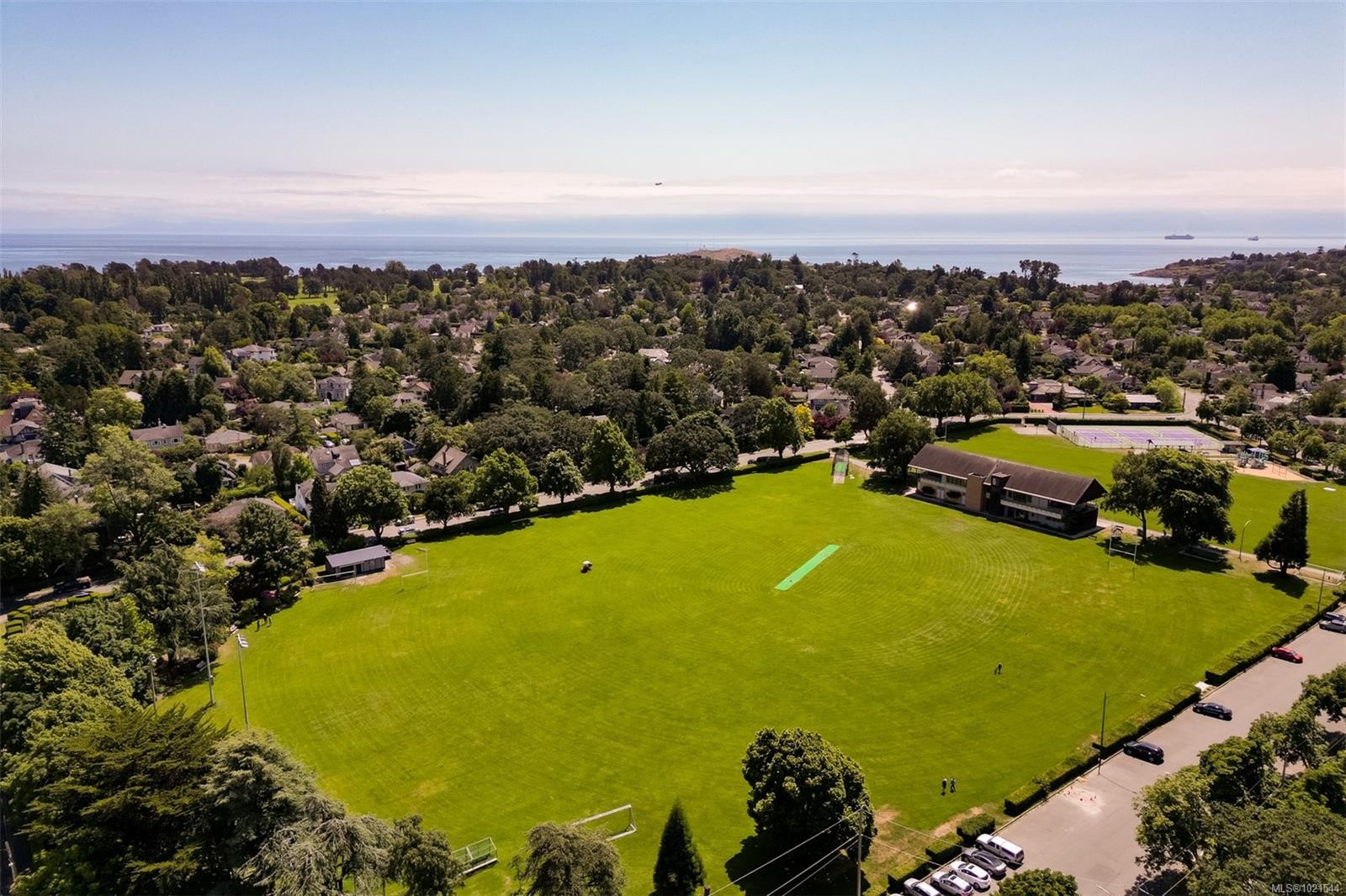 409-1370 Beach Dr, Oak Bay, BC - Outdoor With View