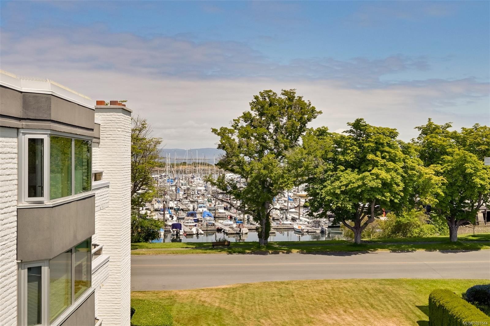 409-1370 Beach Dr, Oak Bay, BC - Outdoor With View