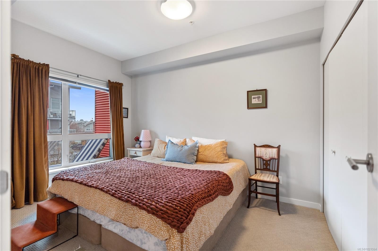 211-785 Tyee Rd, Victoria, BC - Indoor Photo Showing Bedroom