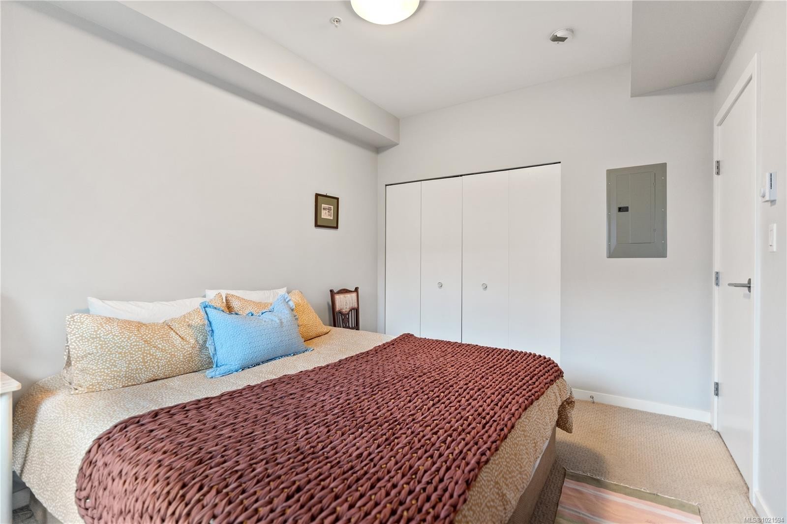 211-785 Tyee Rd, Victoria, BC - Indoor Photo Showing Bedroom