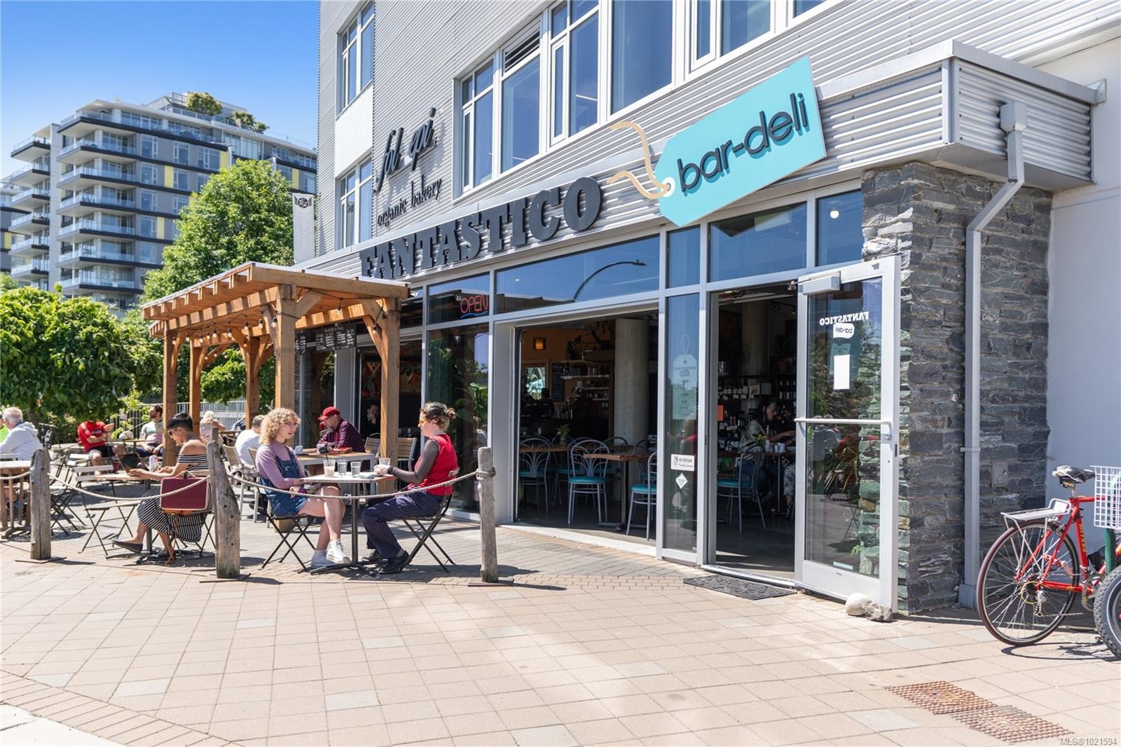 211-785 Tyee Rd, Victoria, BC - Outdoor