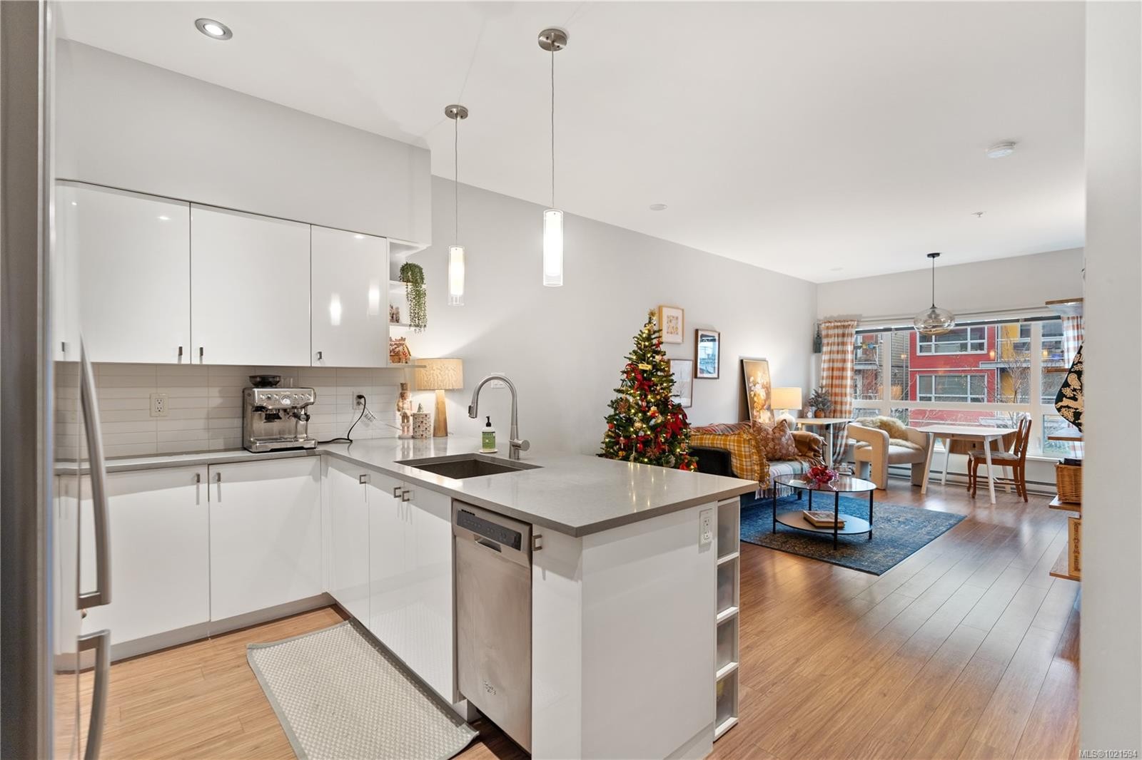 211-785 Tyee Rd, Victoria, BC - Indoor Photo Showing Kitchen With Upgraded Kitchen