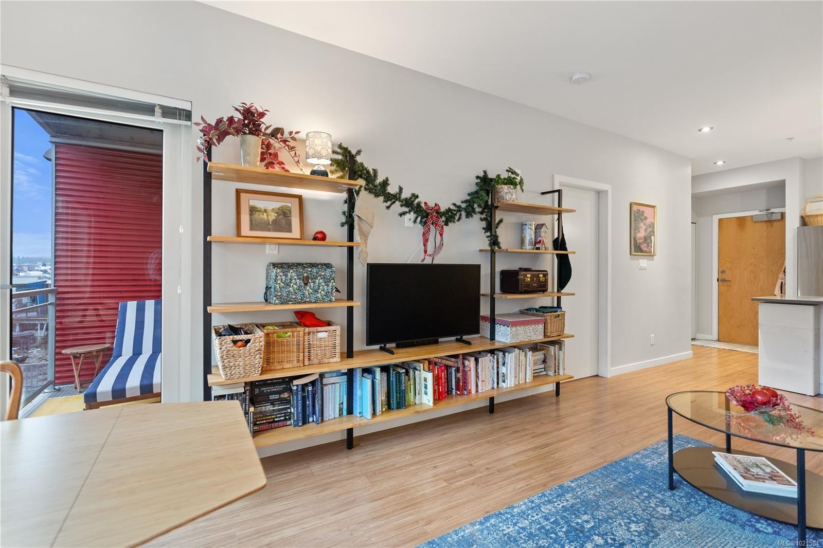 211-785 Tyee Rd, Victoria, BC - Indoor