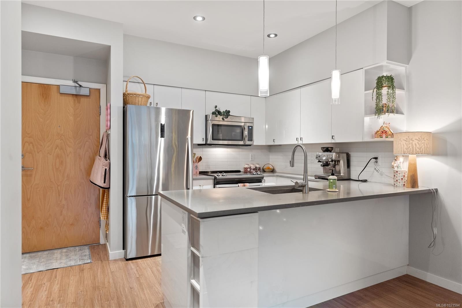 211-785 Tyee Rd, Victoria, BC - Indoor Photo Showing Kitchen With Stainless Steel Kitchen With Upgraded Kitchen