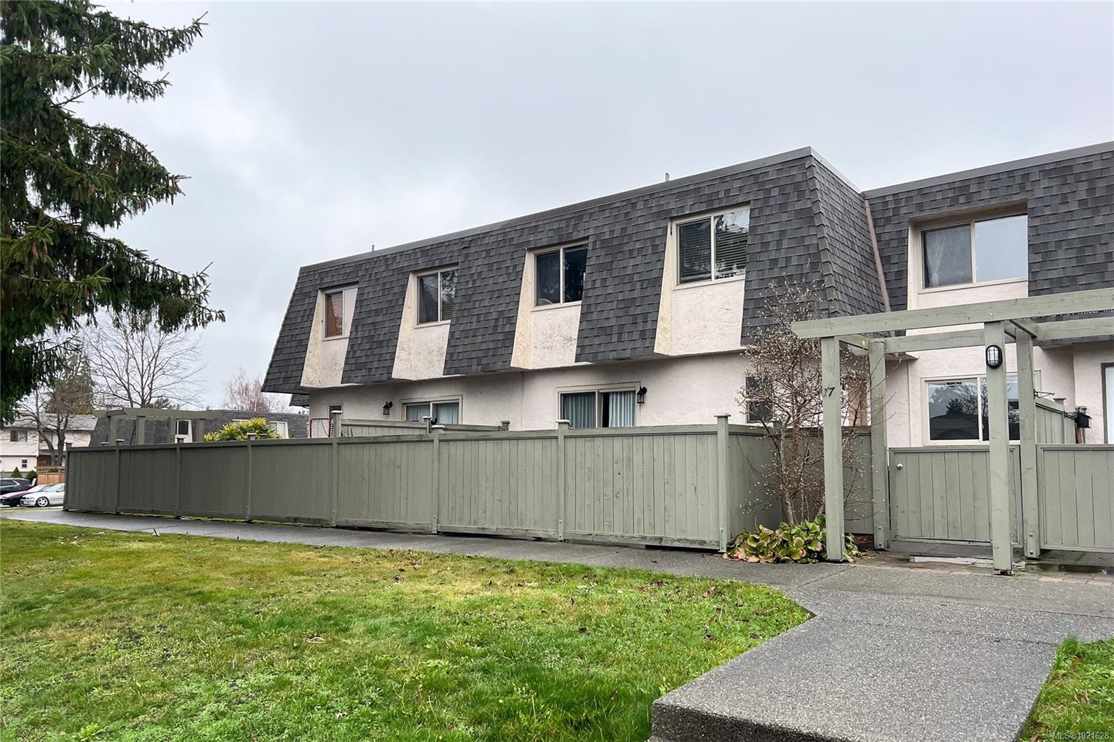 77-4061 Larchwood Dr, Saanich, BC