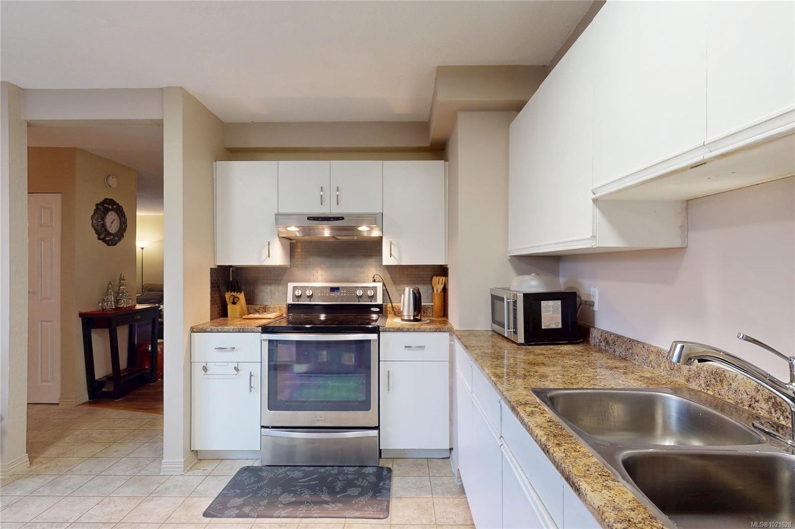 77-4061 Larchwood Dr, Saanich, BC