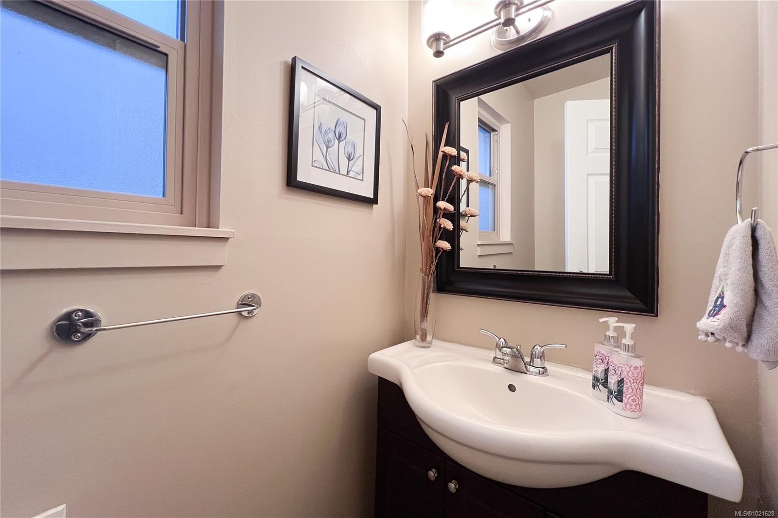 77-4061 Larchwood Dr, Saanich, BC