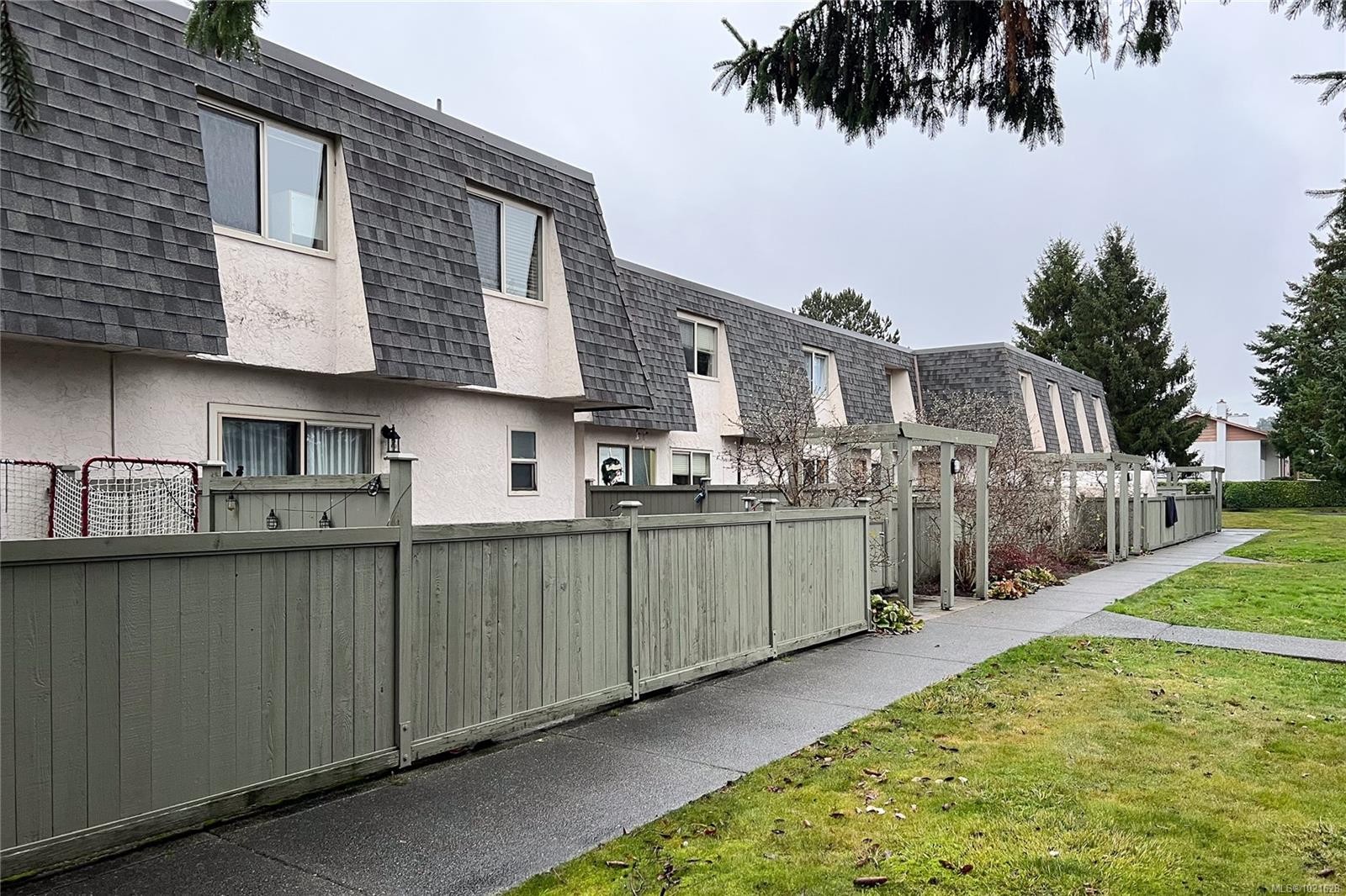 77-4061 Larchwood Dr, Saanich, BC