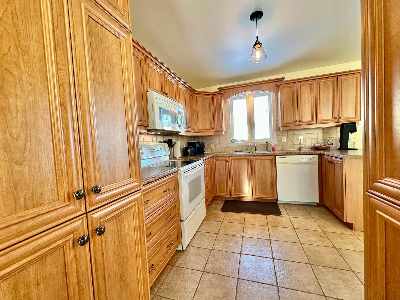 Kitchen - 369 Boul. Tessier, Lachute, QC - Indoor Photo Showing Kitchen