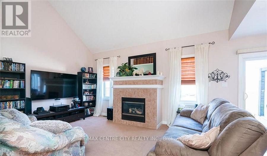 79 Donker Drive, St. Thomas, ON - Indoor Photo Showing Living Room With Fireplace
