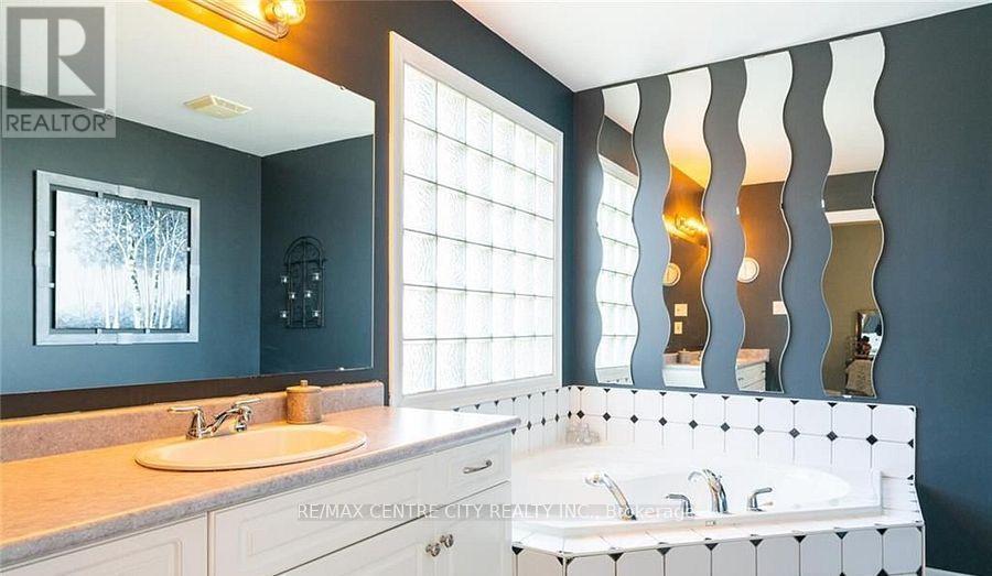 79 Donker Drive, St. Thomas, ON - Indoor Photo Showing Bathroom