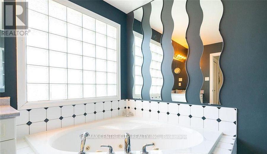 79 Donker Drive, St. Thomas, ON - Indoor Photo Showing Bathroom