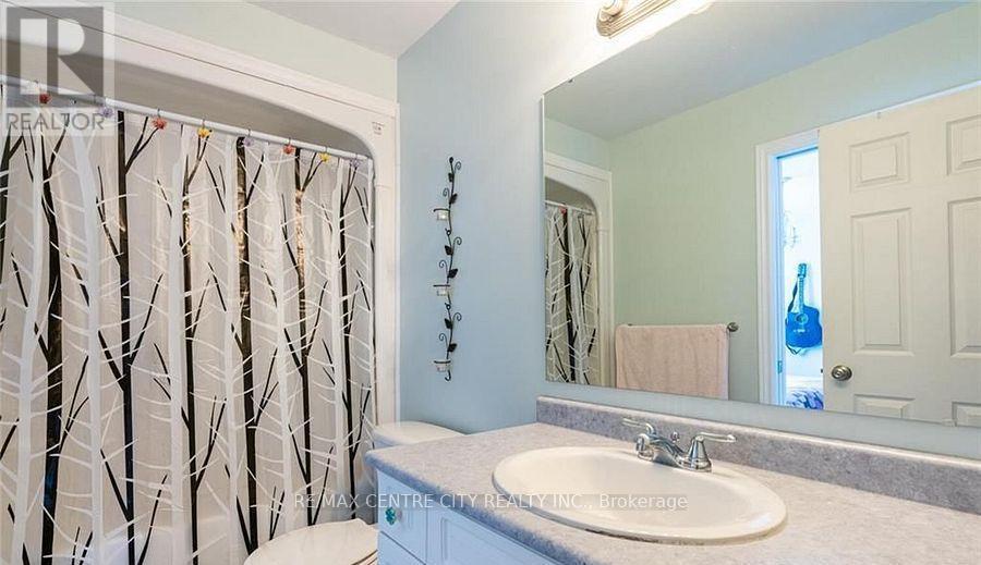 79 Donker Drive, St. Thomas, ON - Indoor Photo Showing Bathroom