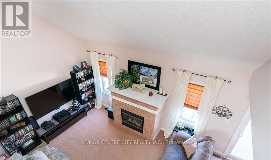 79 Donker Drive, St. Thomas, ON - Indoor Photo Showing Living Room With Fireplace