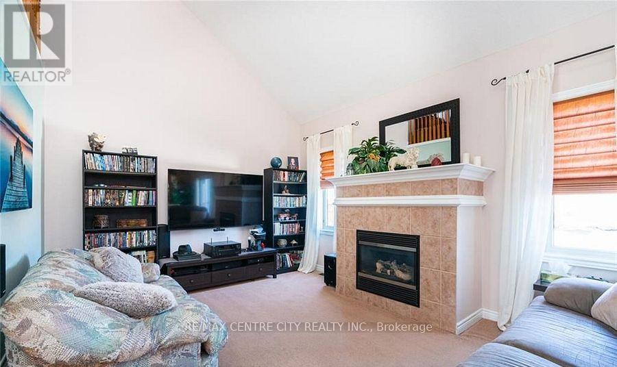 79 Donker Drive, St. Thomas, ON - Indoor Photo Showing Living Room With Fireplace