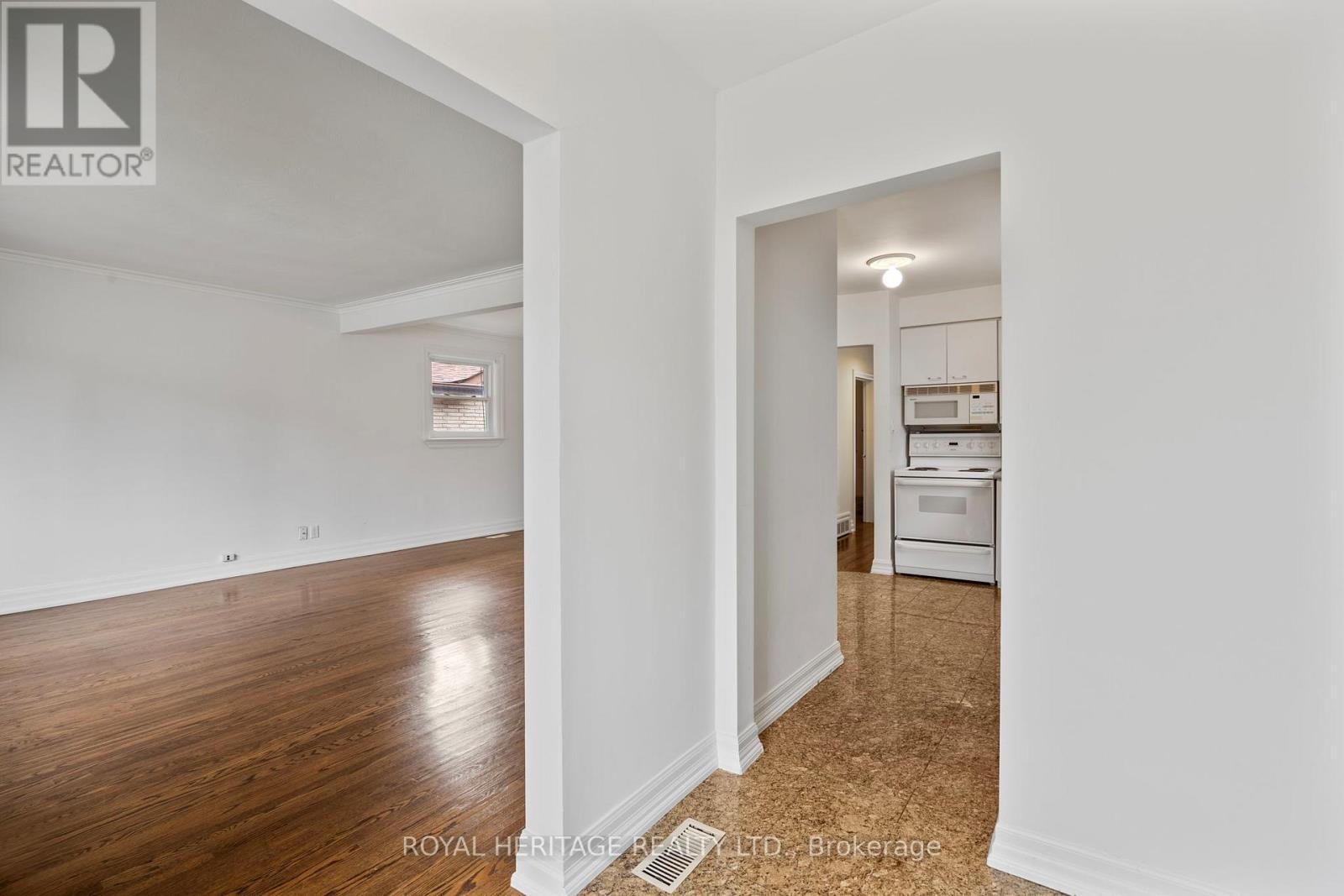 32 Beath Street, Toronto, ON - Indoor Photo Showing Other Room