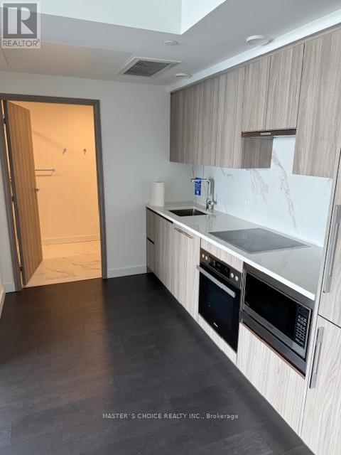 4607 - 1 Concord Cityplace Way, Toronto, ON - Indoor Photo Showing Kitchen