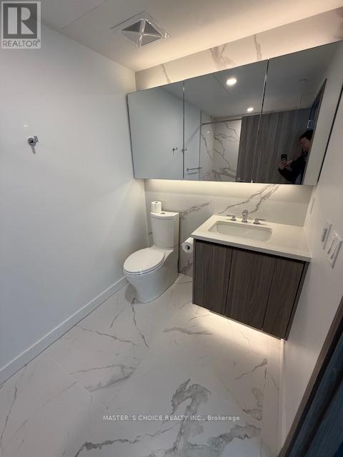 4607 - 1 Concord Cityplace Way, Toronto, ON - Indoor Photo Showing Bathroom